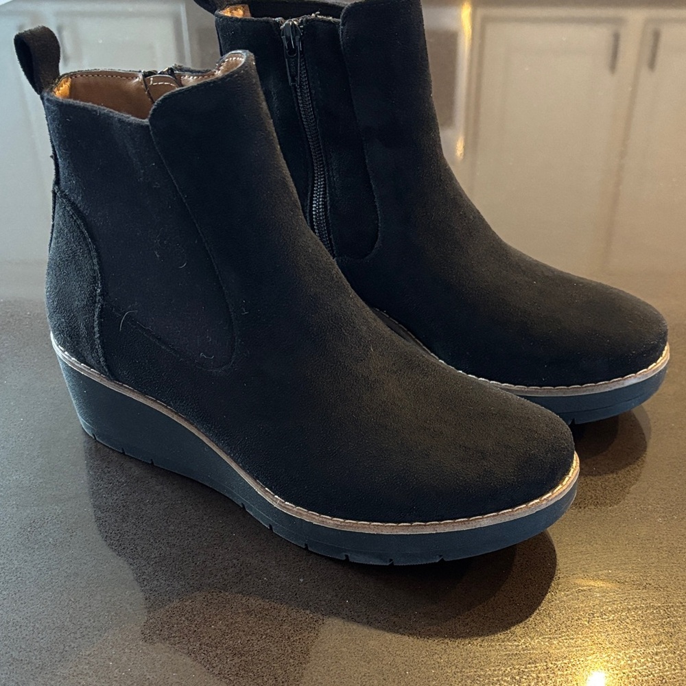 Soffe Black Ankle Booties